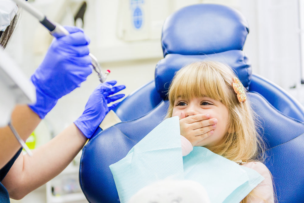 Девочка боится стоматолога
